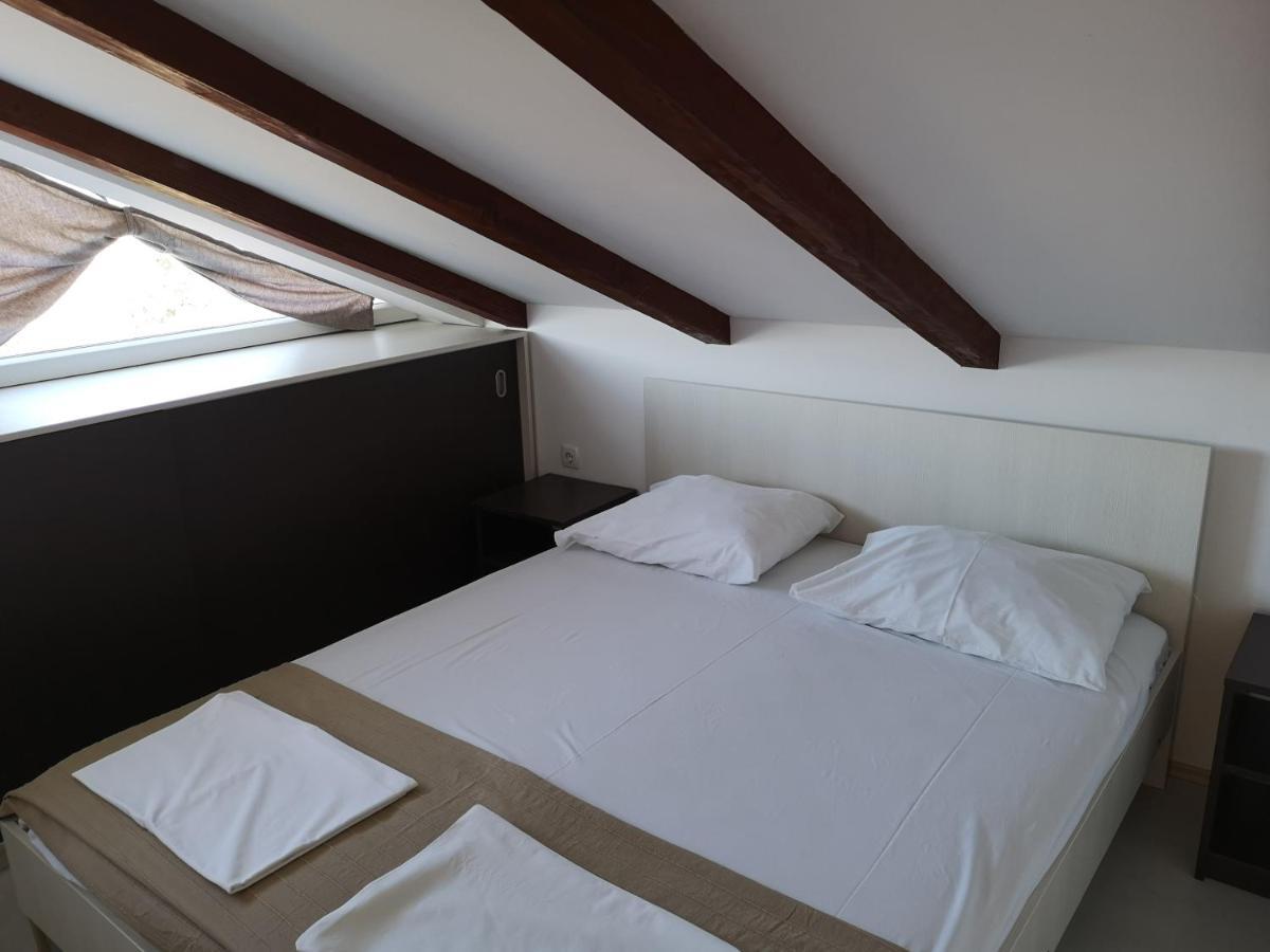 Apartments With A Parking Space Lopar, Rab - 16680 Exterior foto