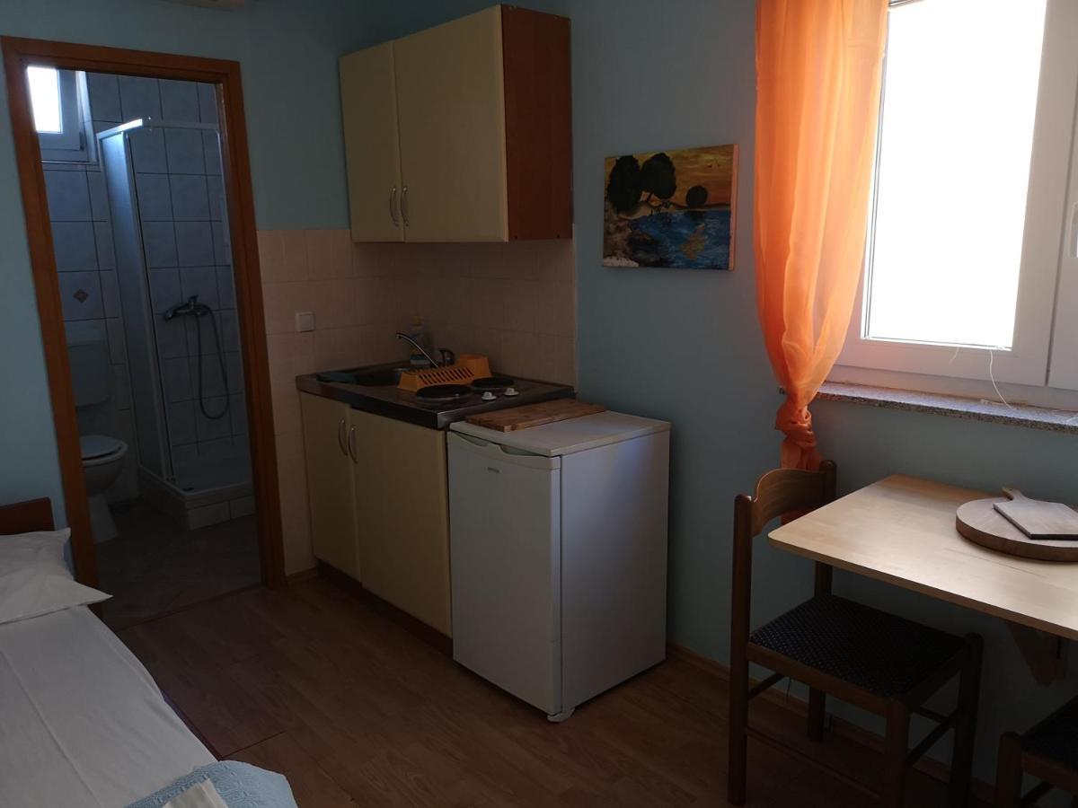 Apartments With A Parking Space Lopar, Rab - 16680 Exterior foto