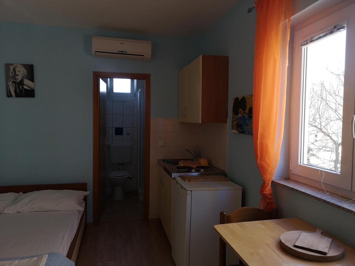 Apartments With A Parking Space Lopar, Rab - 16680 Exterior foto