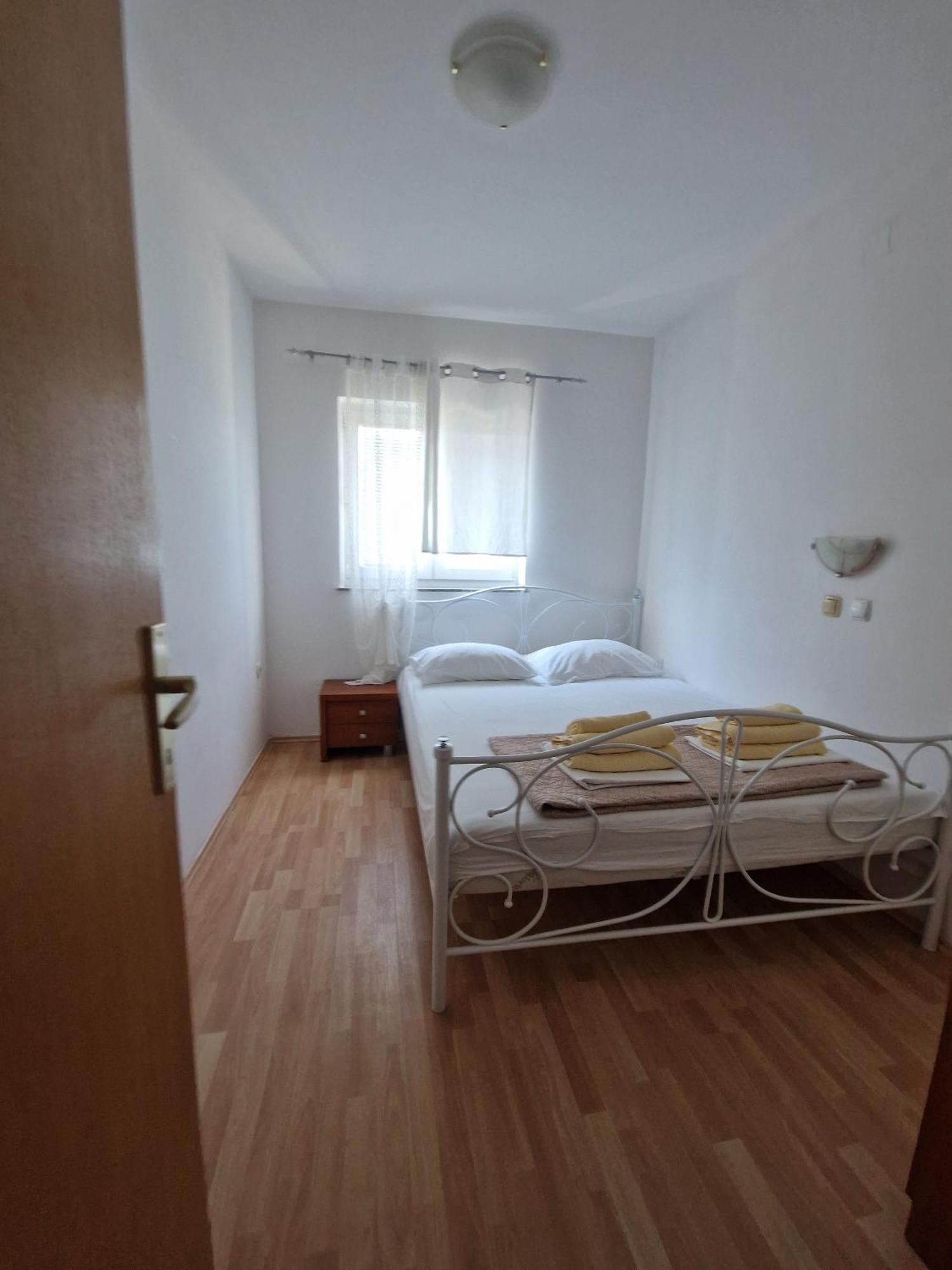 Apartments With A Parking Space Lopar, Rab - 16680 Exterior foto