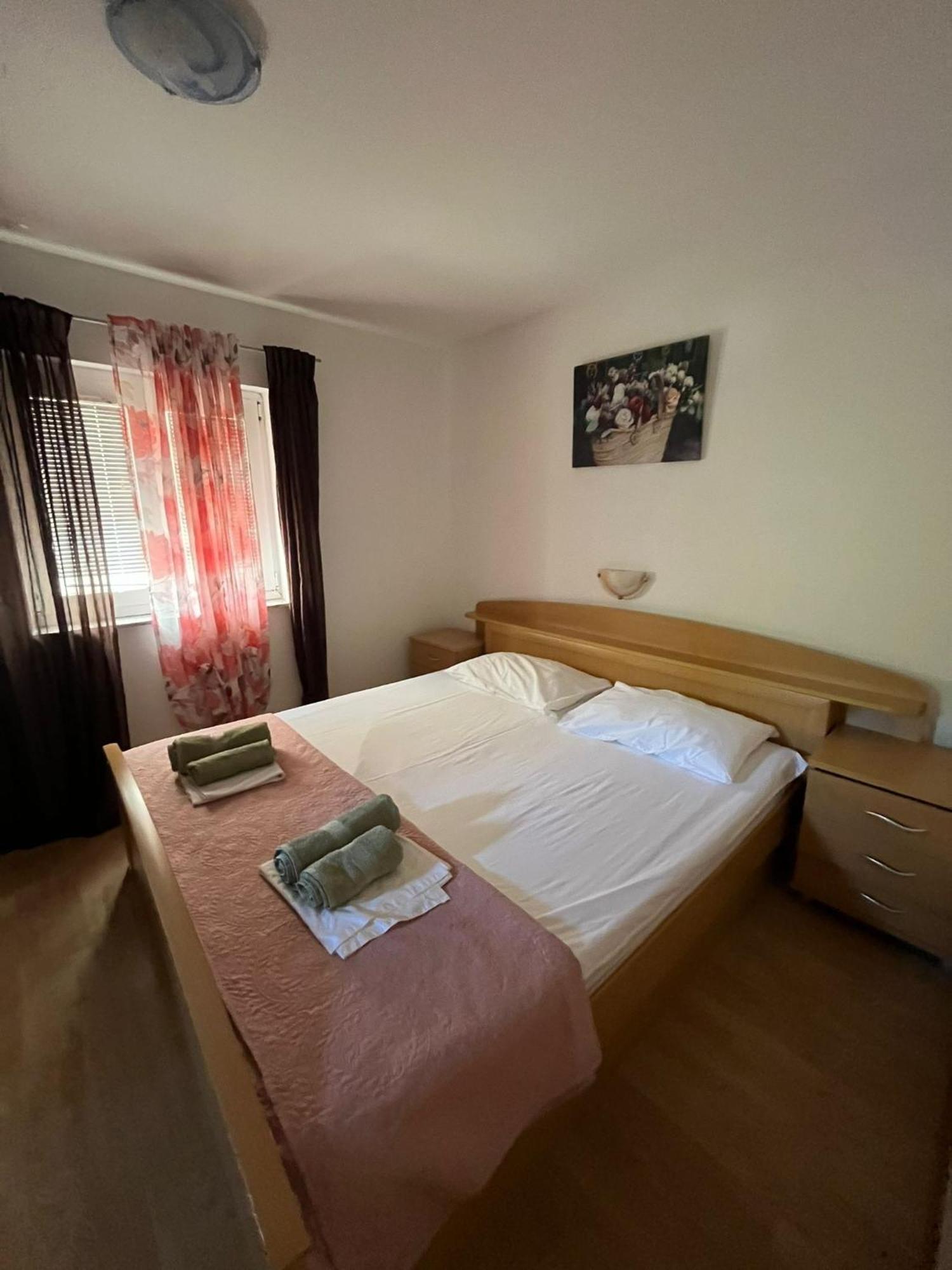 Apartments With A Parking Space Lopar, Rab - 16680 Exterior foto